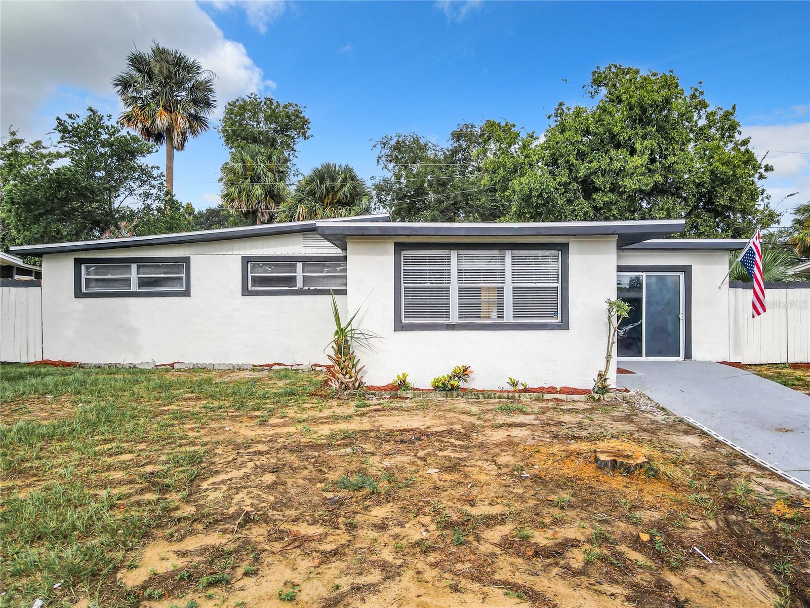 1122 LEWIS DRIVE