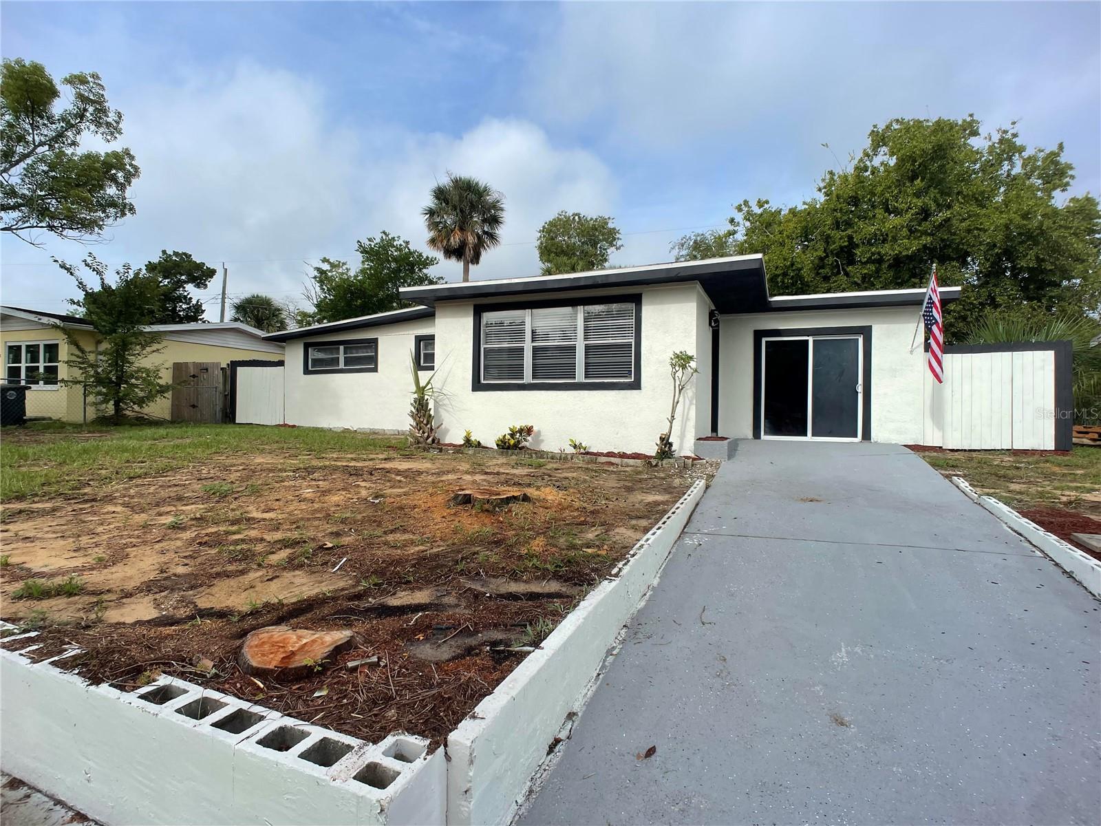 1122 LEWIS DRIVE