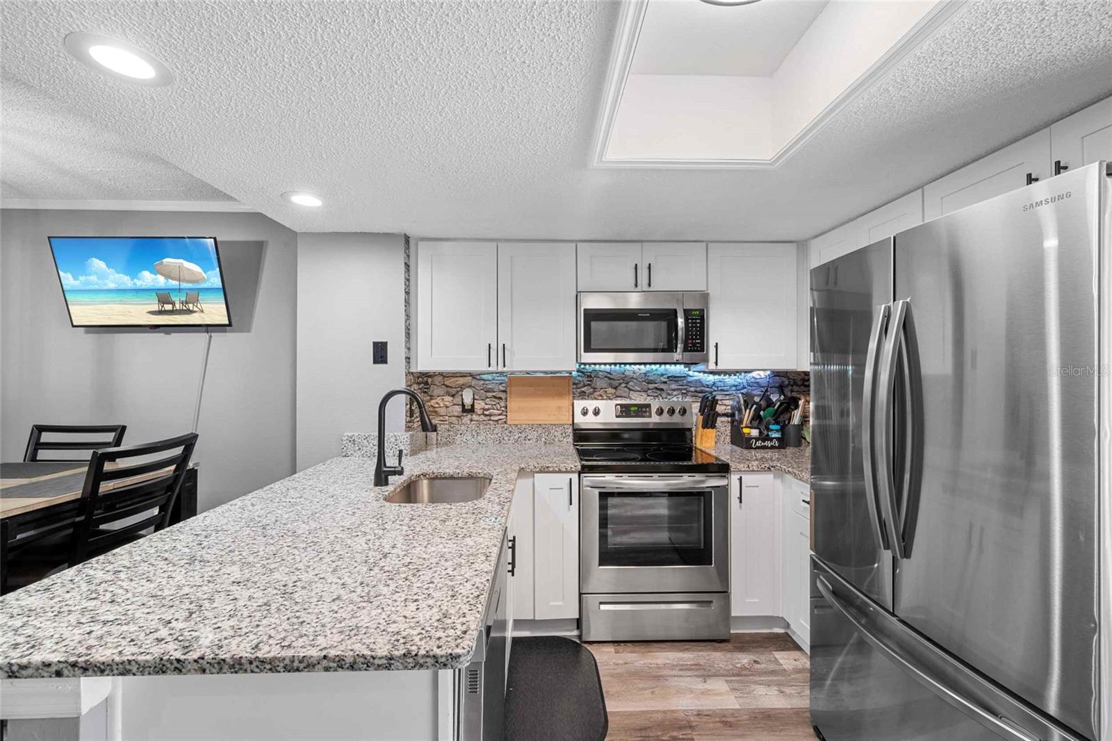 FOX CHASE TWNHMS - Residential