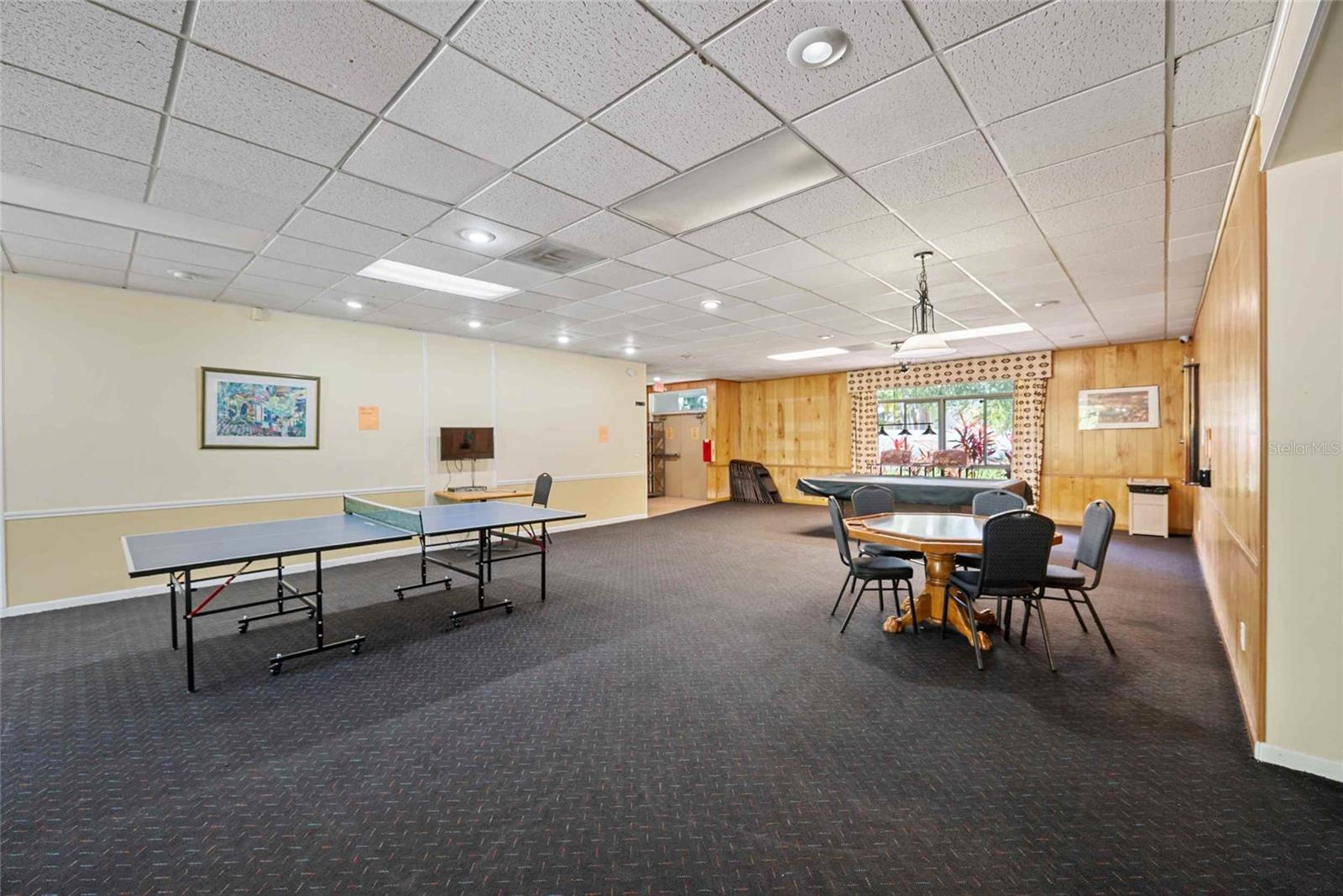 FOX CHASE TWNHMS - Residential