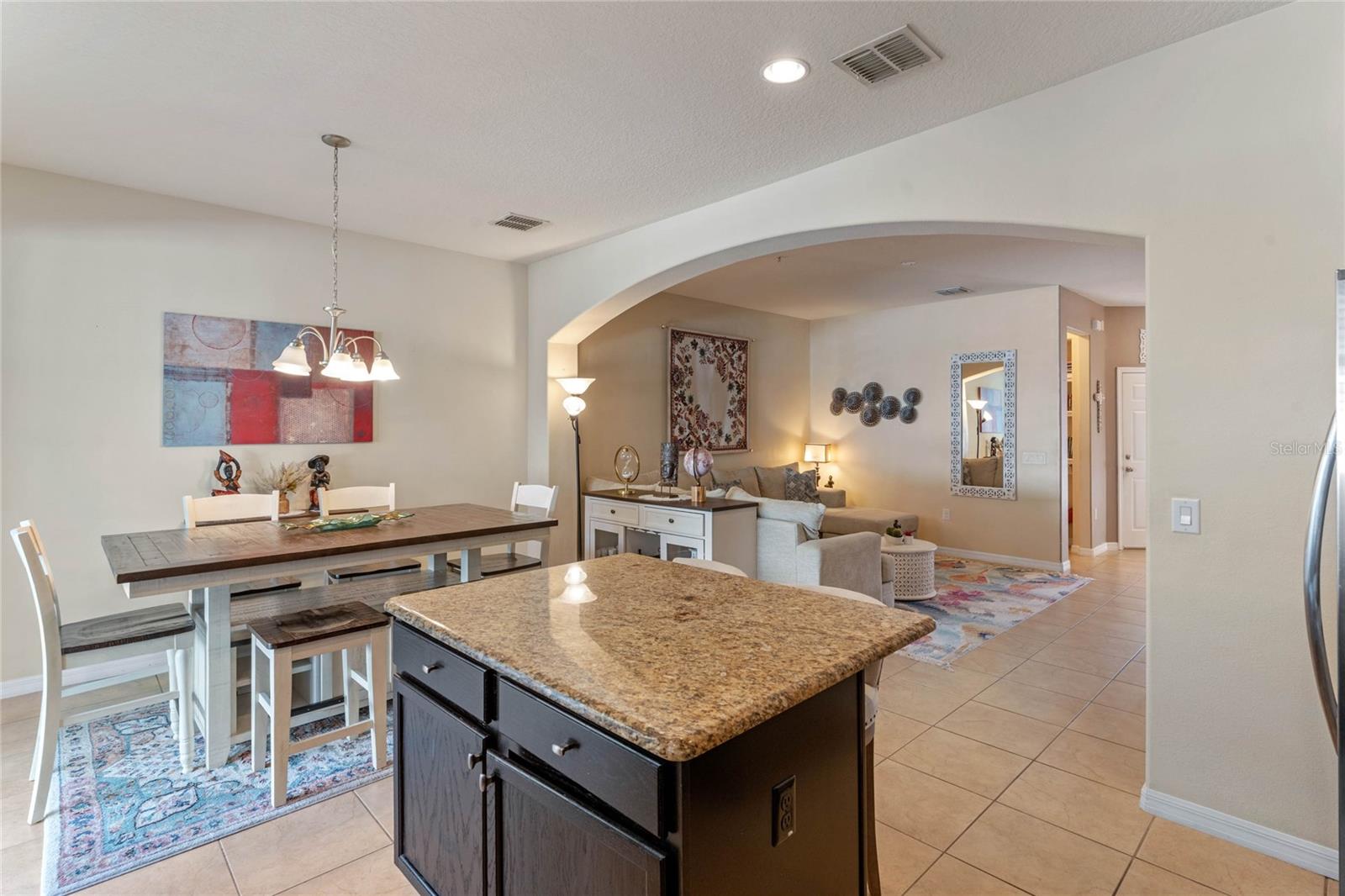 9559 SILVER BUTTONWOOD STREET