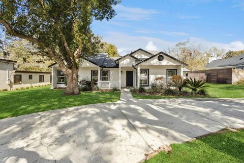 Photo of 407 Forest Road, Mount Dora, FL 32757 (MLS # O6384266)