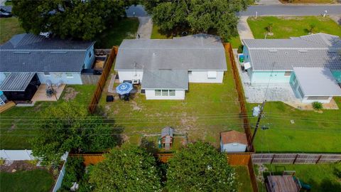 A home in SEMINOLE