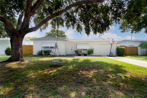 A home in SEMINOLE