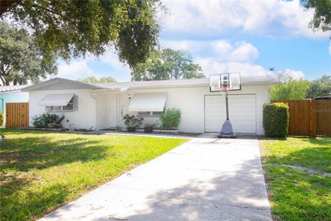 A home in SEMINOLE