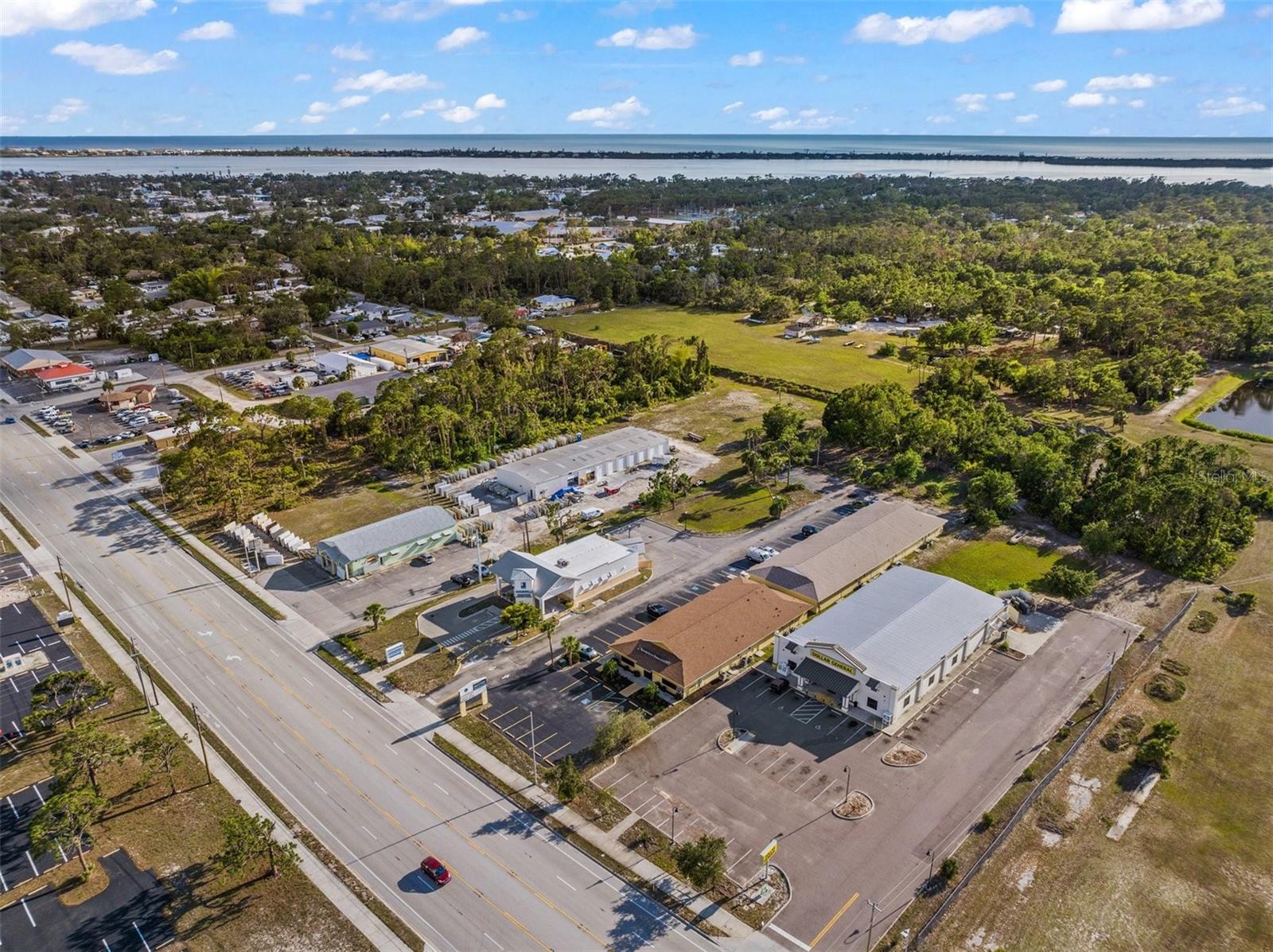 PINE PLAZA - Commercial Lease