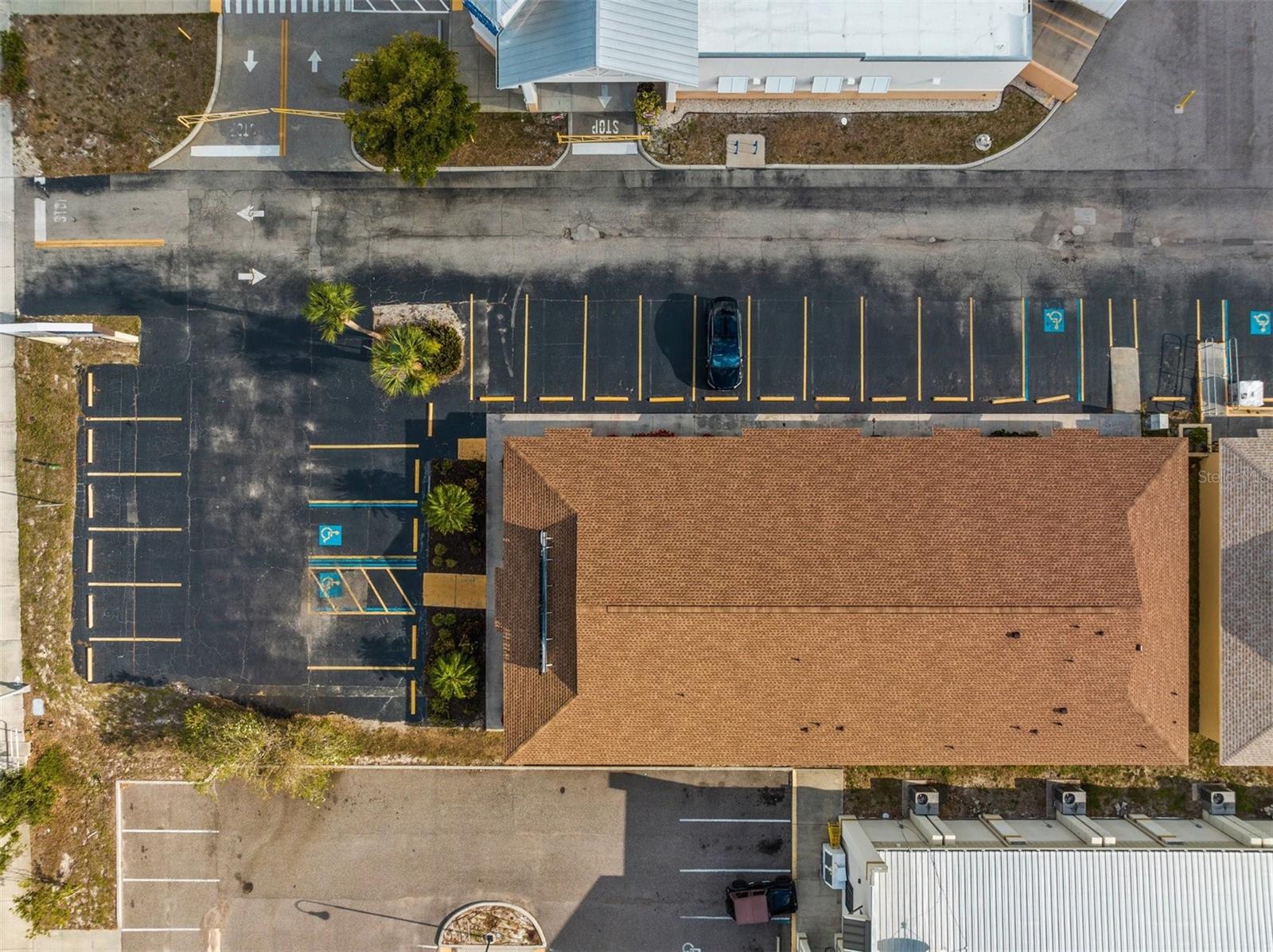 PINE PLAZA - Commercial Lease