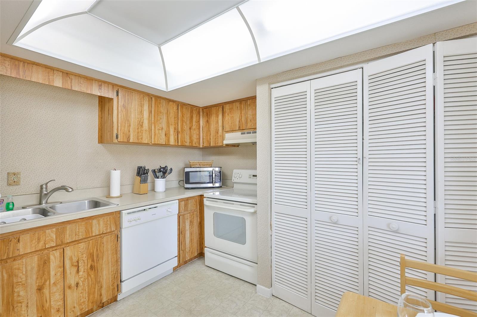 BAY HARBOR CLUB COND - Residential Lease
