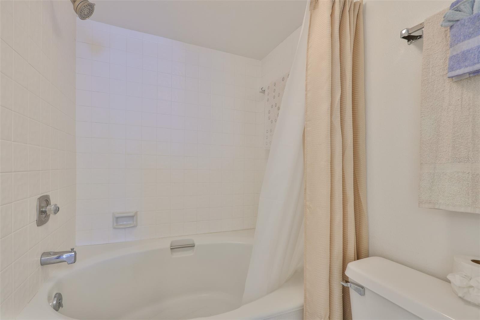 BAY HARBOR CLUB COND - Residential Lease