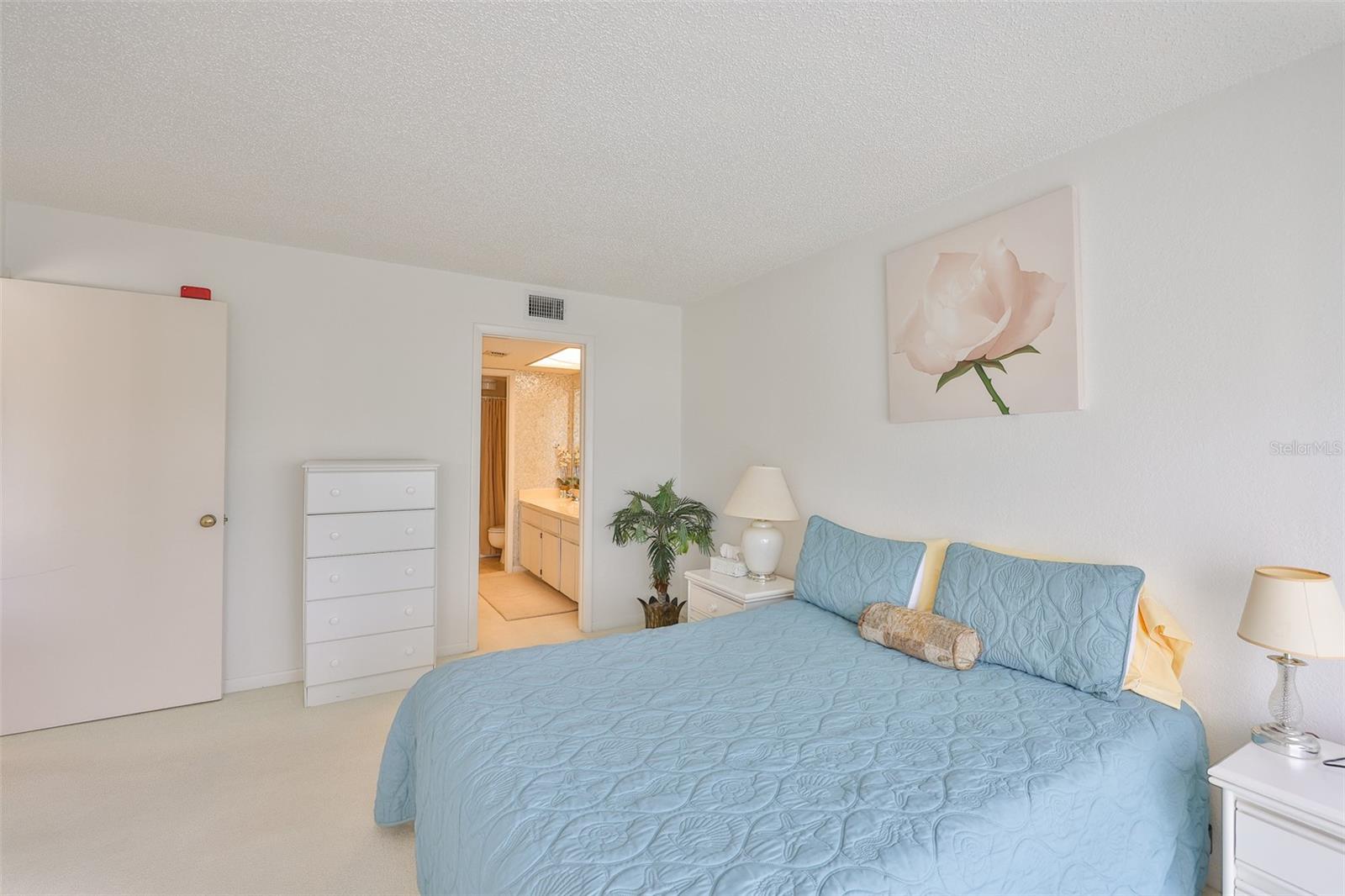 BAY HARBOR CLUB COND - Residential Lease