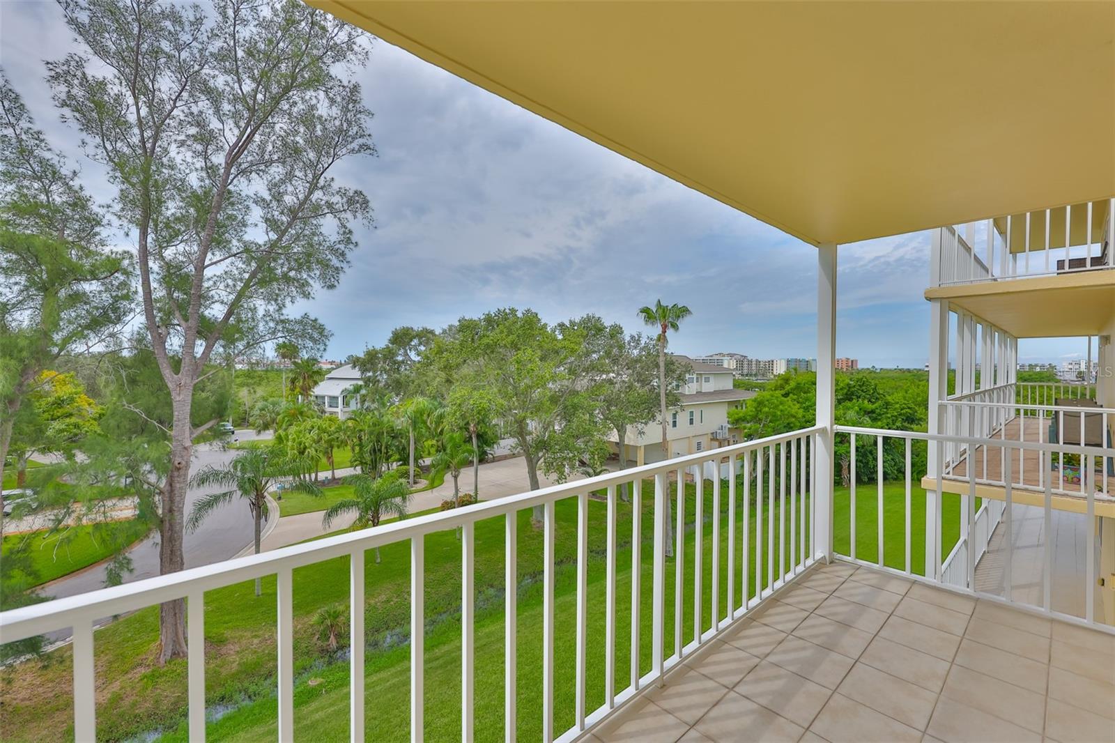 BAY HARBOR CLUB COND - Residential Lease