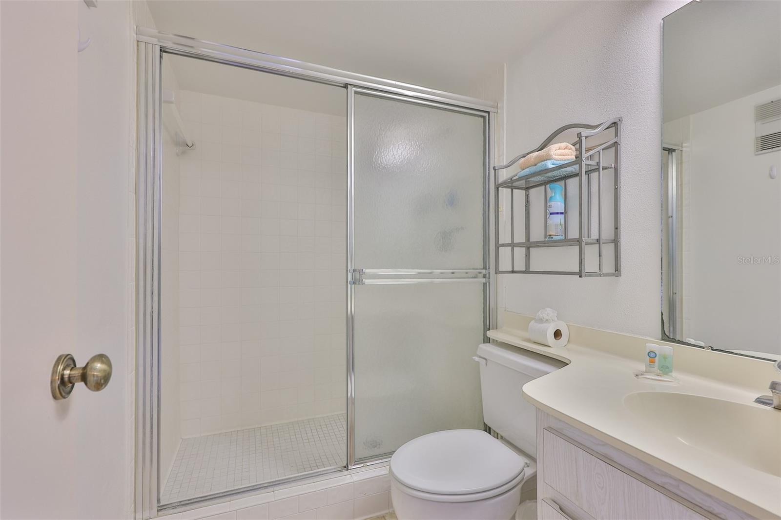 BAY HARBOR CLUB COND - Residential Lease