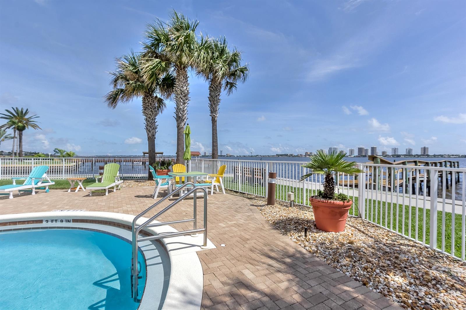 Halifax Lndg - Residential