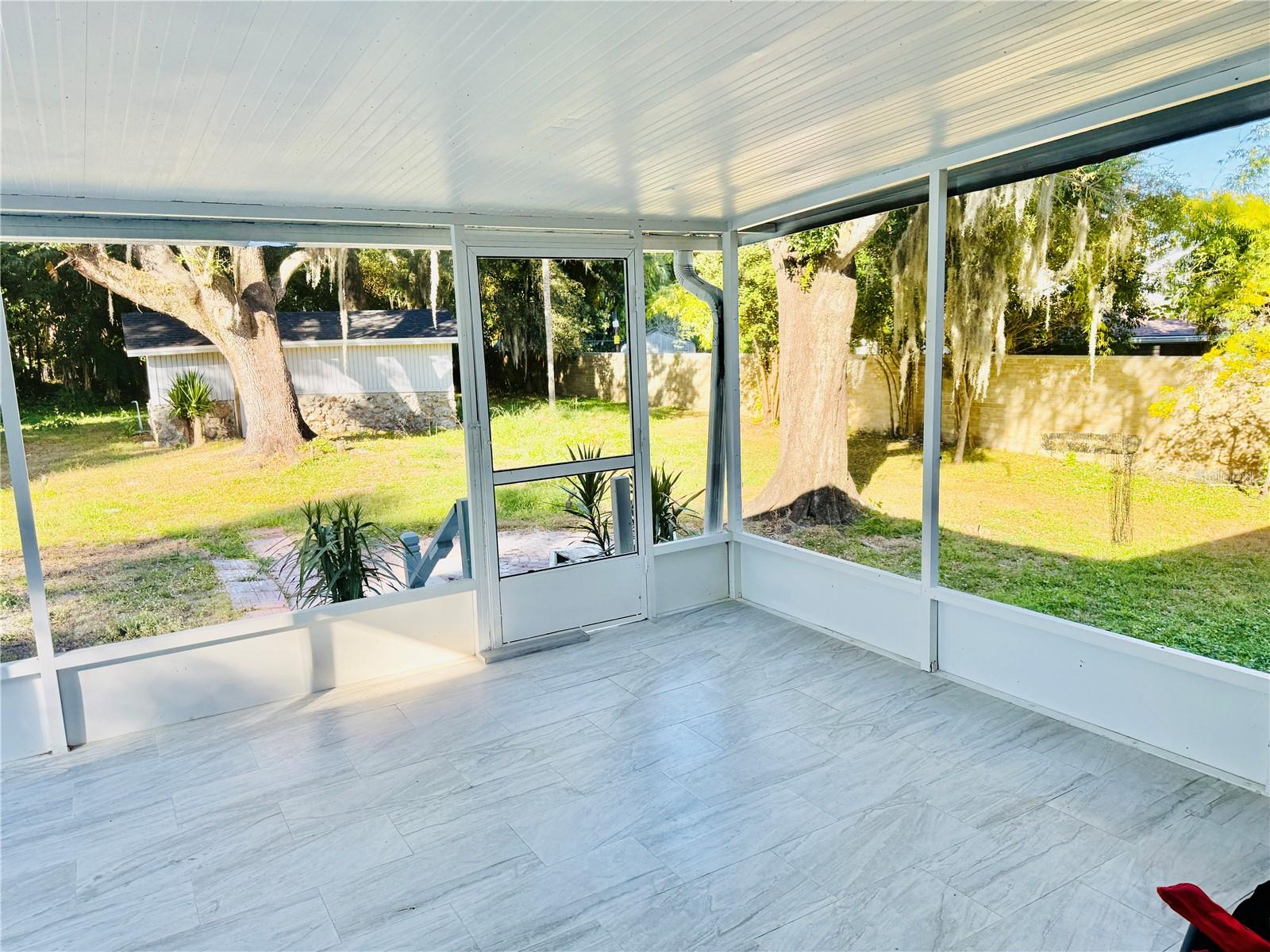 TROPICAL GARDENS - Residential Lease