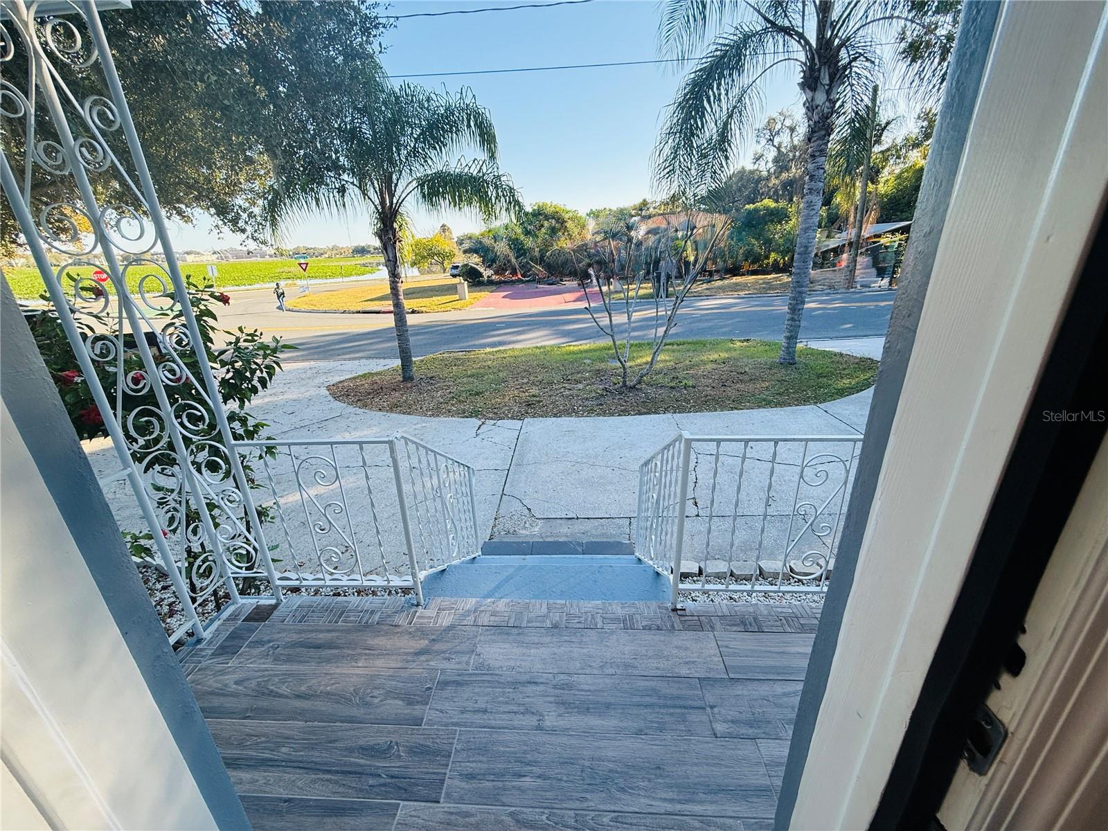 TROPICAL GARDENS - Residential Lease