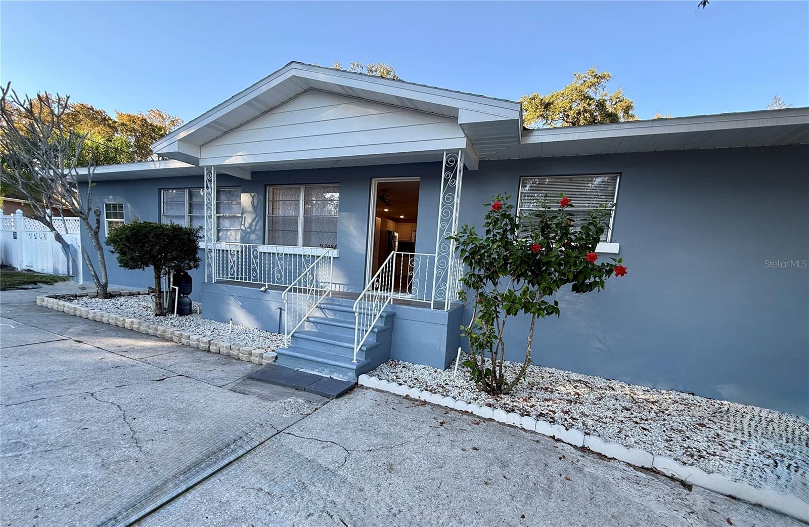 TROPICAL GARDENS - Residential Lease