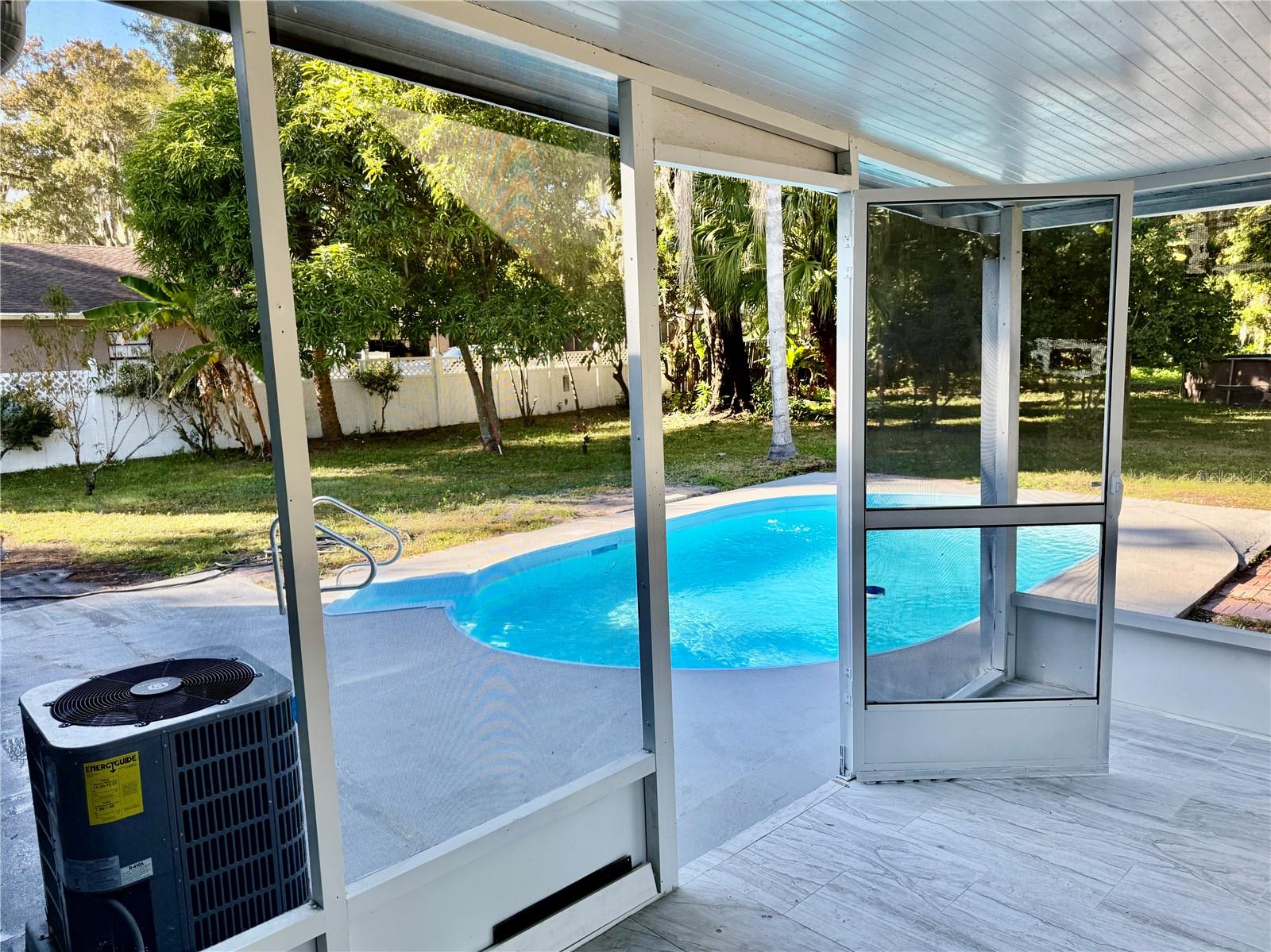 TROPICAL GARDENS - Residential Lease