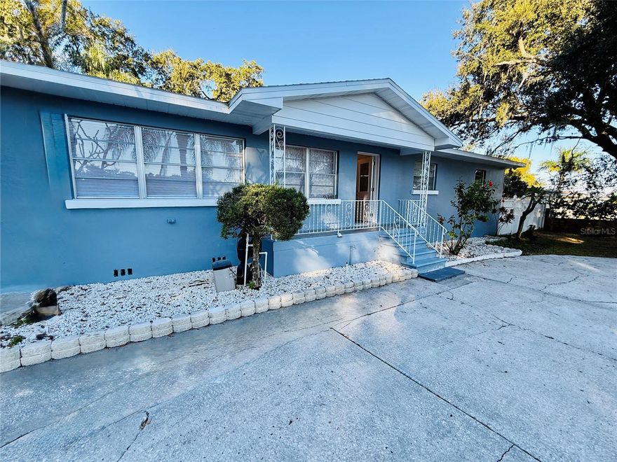 This beautiful 3 bedroom, 1bath home in Lakeland has just been completely remodeled and features brand-new appliances, along with its own laundry area. You’ll enjoy a spacious backyard with a pool, perfect for relaxing. The location is unbeatable: just five minutes from Lakeland’s downtown area with its restaurants, bars, and entertainment spots, as well as close to beautiful parks and hospitals. Plus, it’s in one of the best areas of the city.