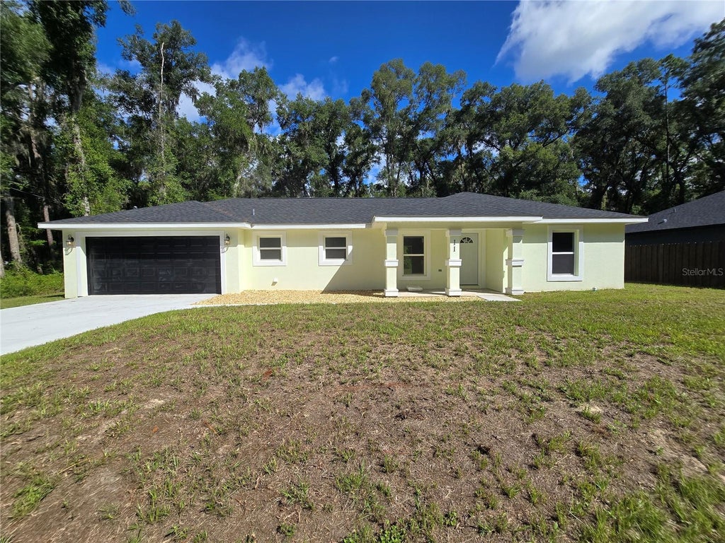Photo of 11 Sequoia Loop Place, Ocklawaha, FL 32179 (MLS # OM728834)