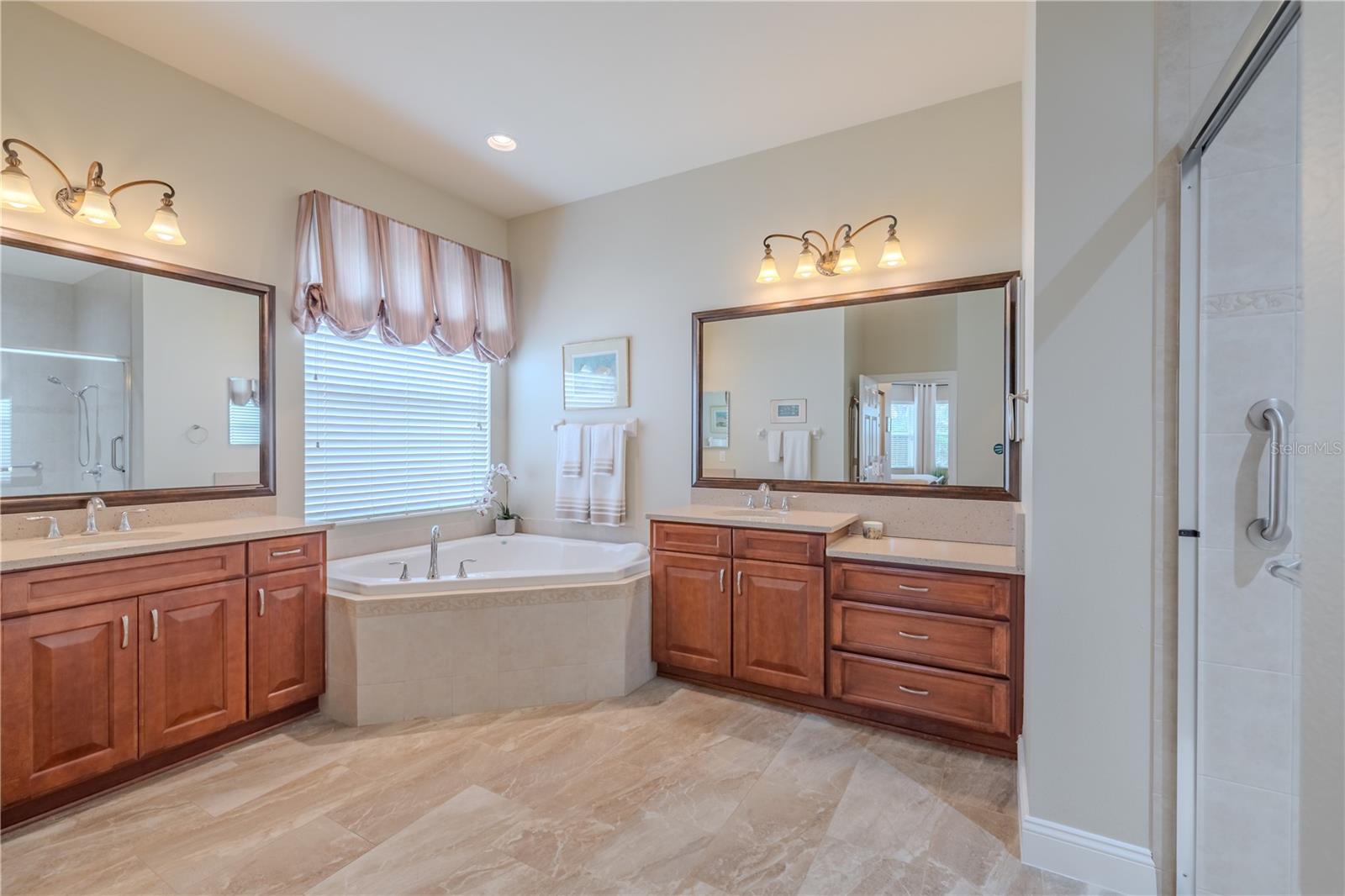 VALENCIA LAKES PH 1 - Residential