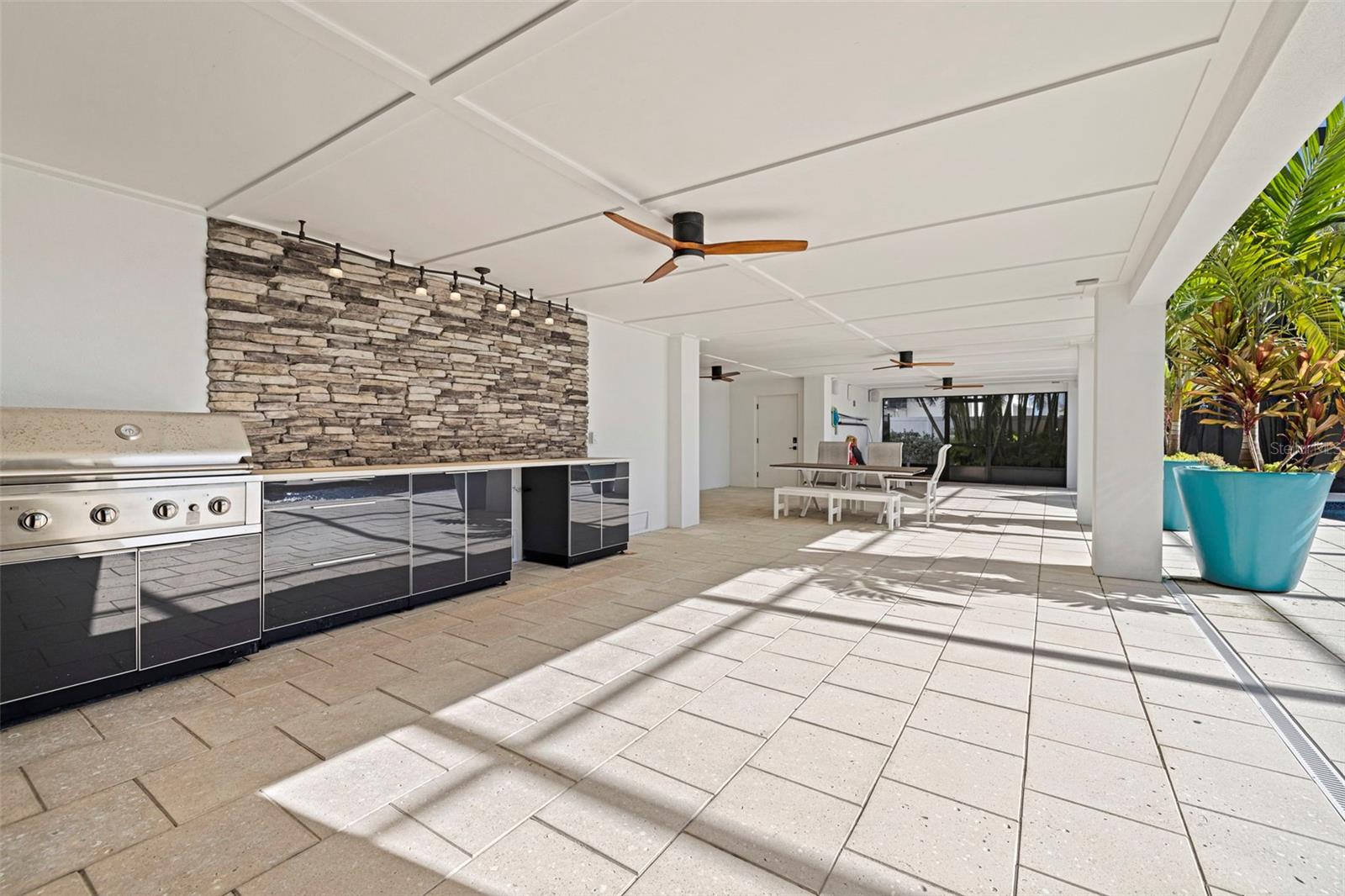 HINES TUTTA GLORIA A DIO - Residential