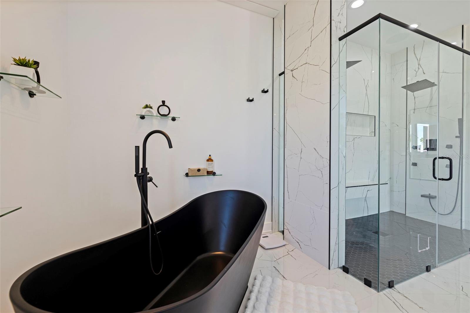 HINES TUTTA GLORIA A DIO - Residential