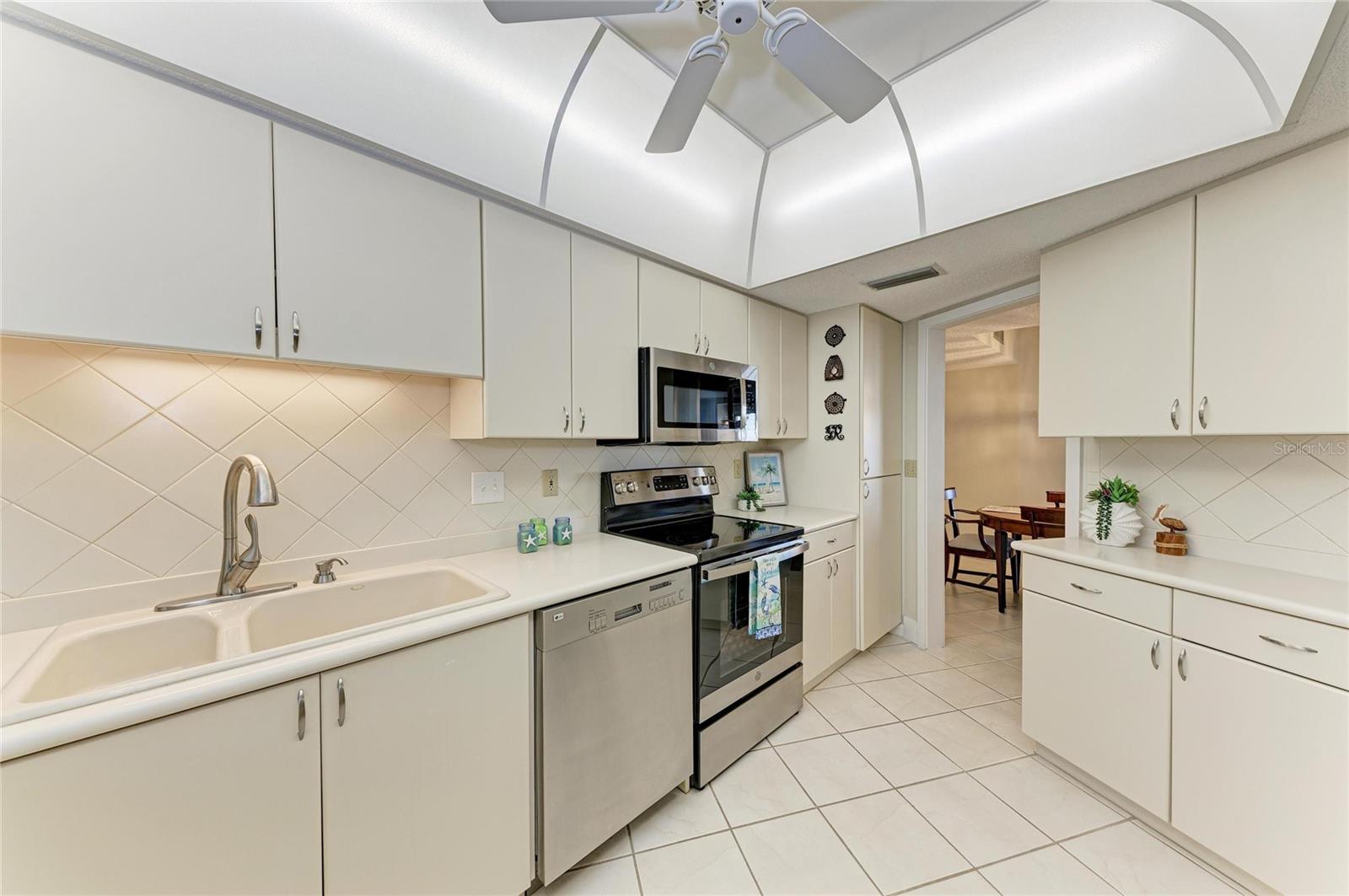 WESTCHESTER APTS - Residential