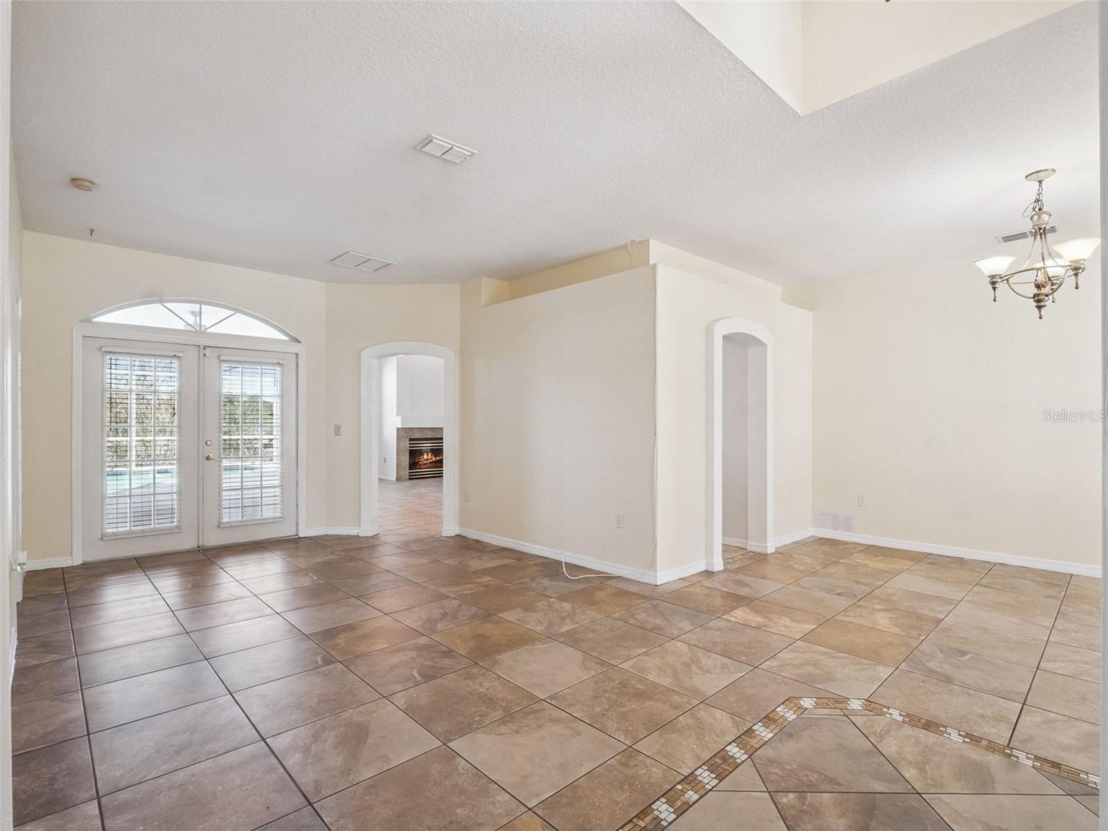 HIGH POINTE - Residential