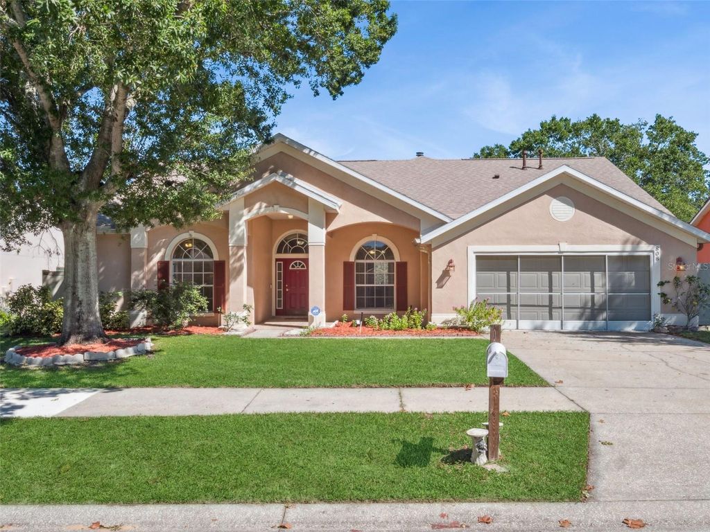 Photo of 808 High Pointe Circle, Minneola, FL 34715 (MLS # O6351099)