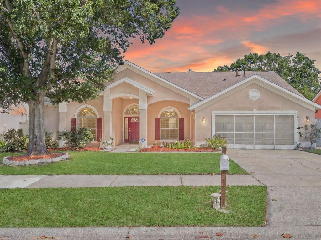 Photo of 808 High Pointe Circle, Minneola, FL 34715 (MLS # O6351099)