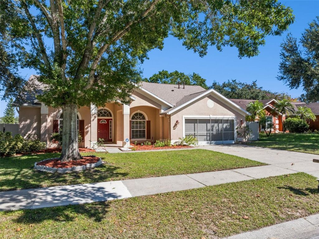 Photo of 808 High Pointe Circle, Minneola, FL 34715 (MLS # O6351099)