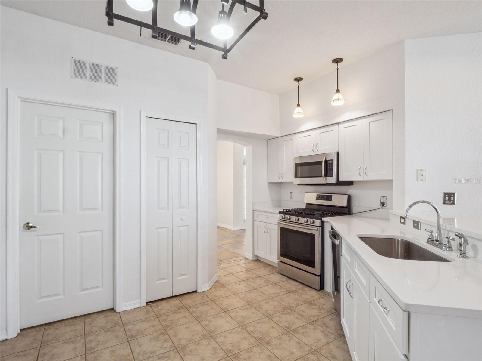 HIGH POINTE - Residential