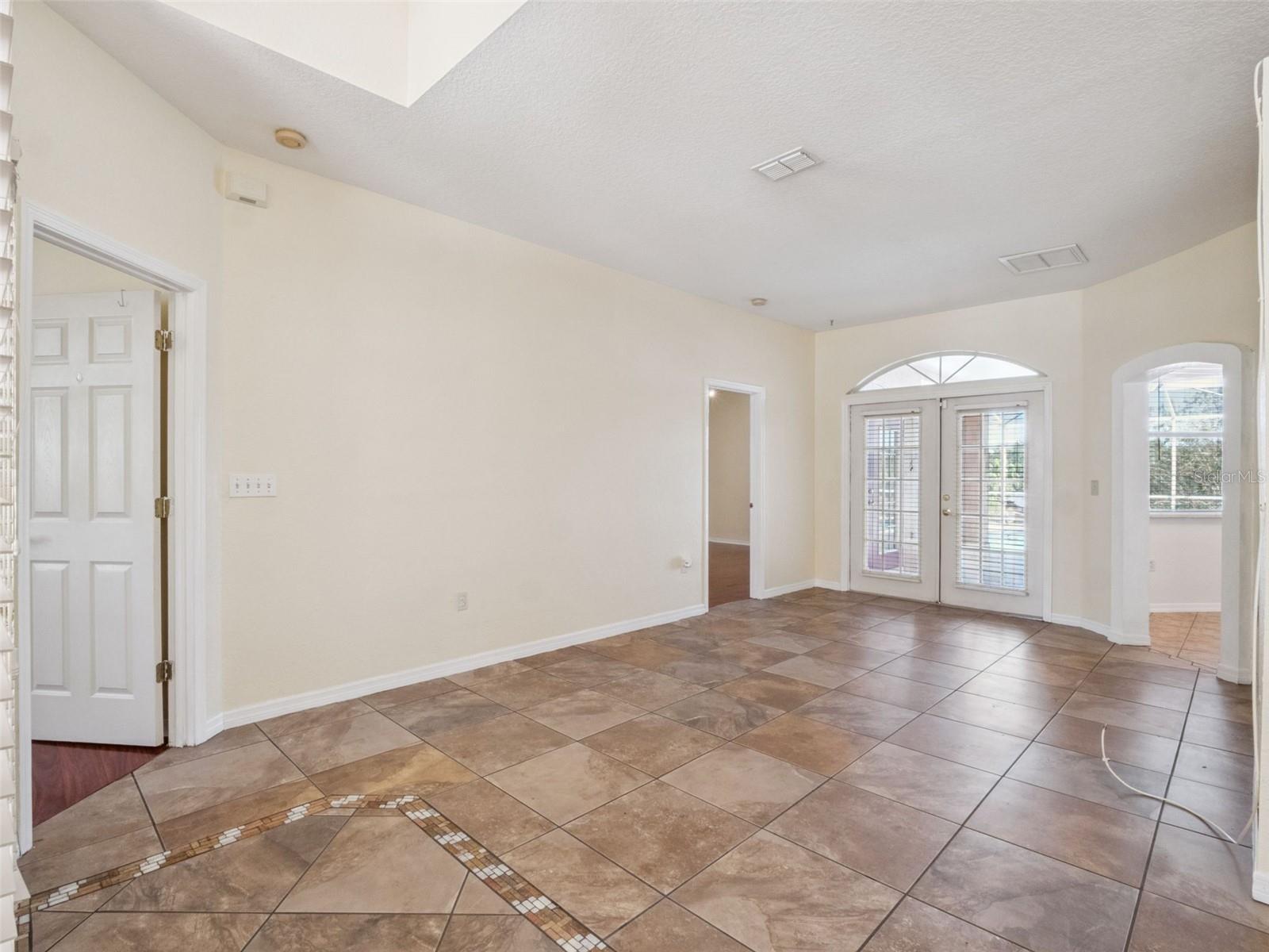 HIGH POINTE - Residential