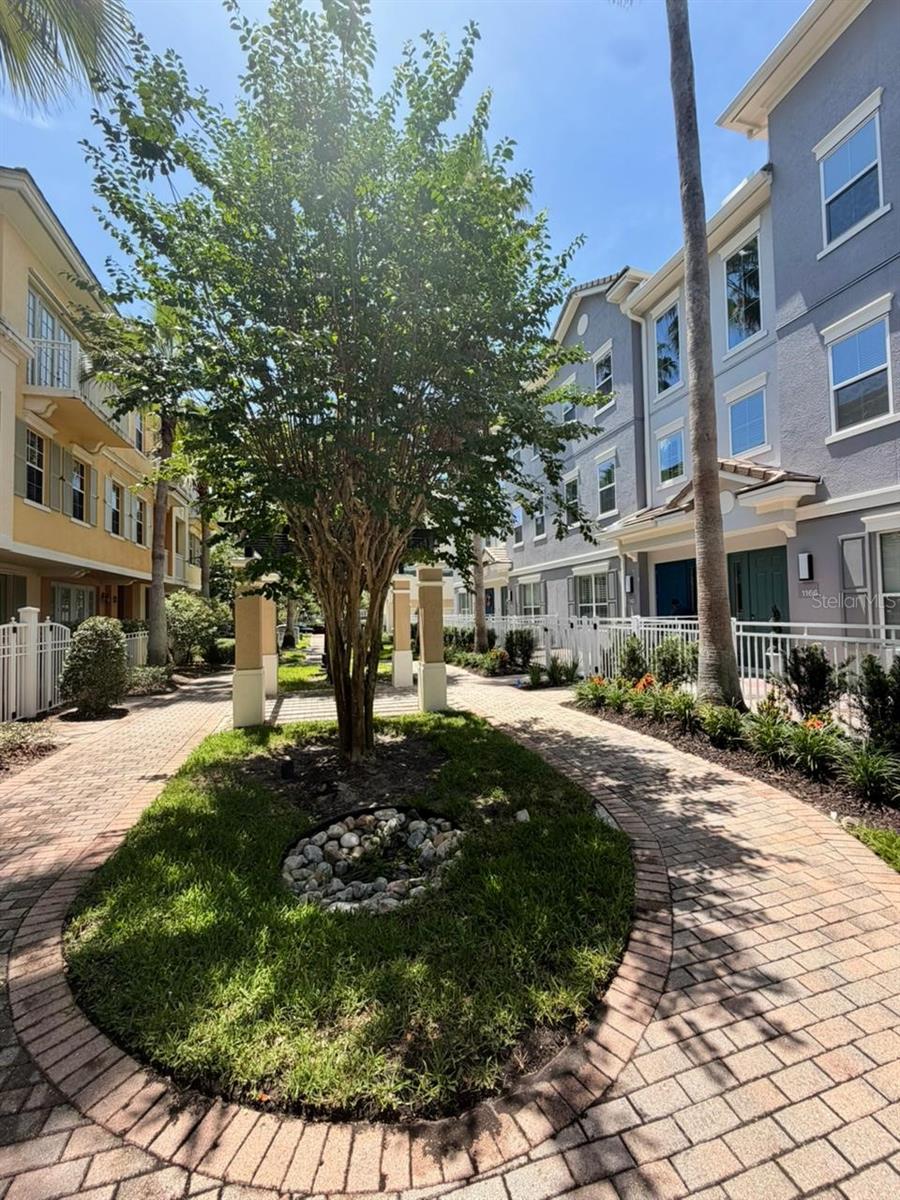 GRANDE OAKS AT HEATHROW - Residential