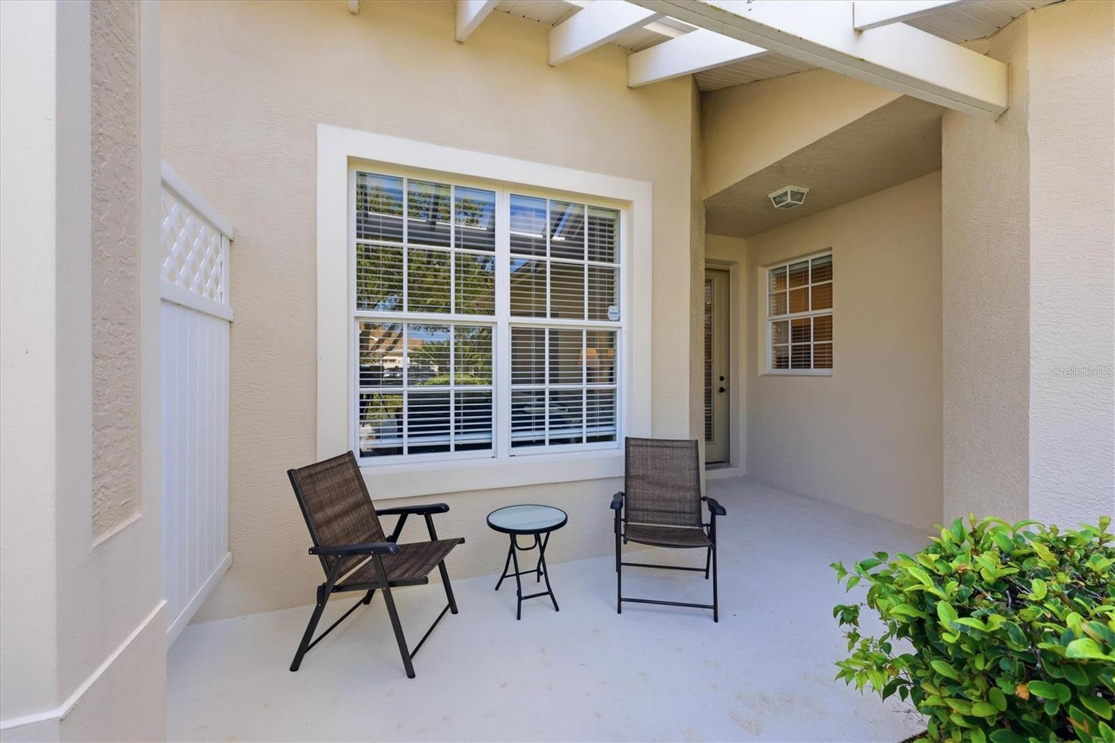 2438 MAGNOLIA CIRCLE