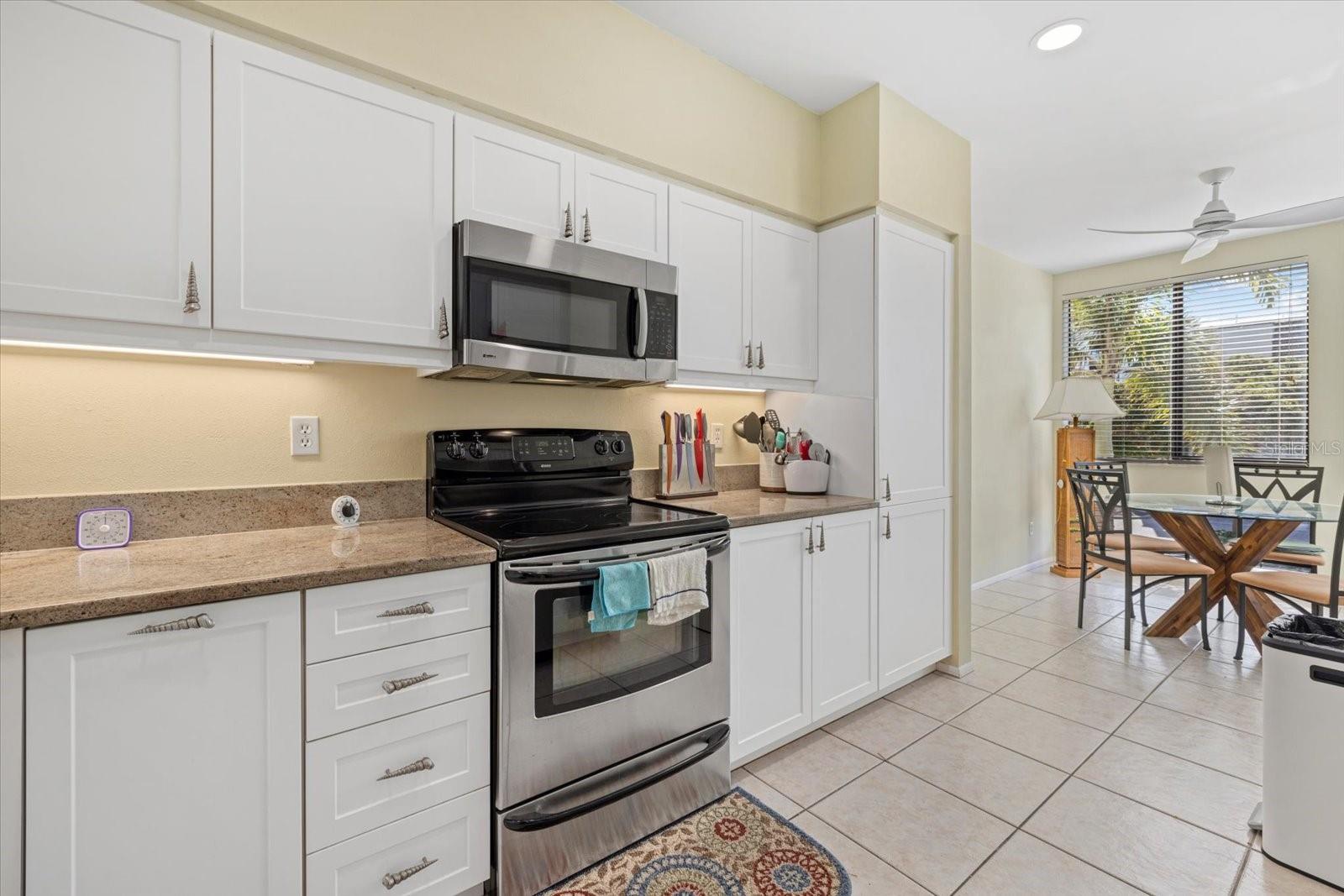 2012 HARBOURSIDE DRIVE 2104, LONGBOAT KEY, FL, 34228 4 2012 HARBOURSIDE DRIVE 2104