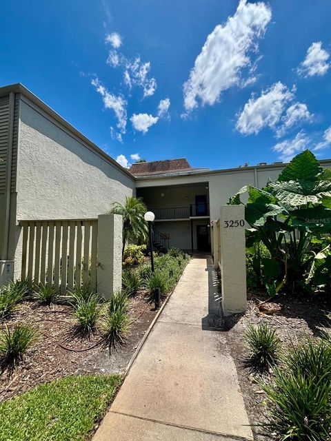 Photo of 3250 S Semoran Boulevard #25, Orlando, FL 32822 (MLS # S5132342)