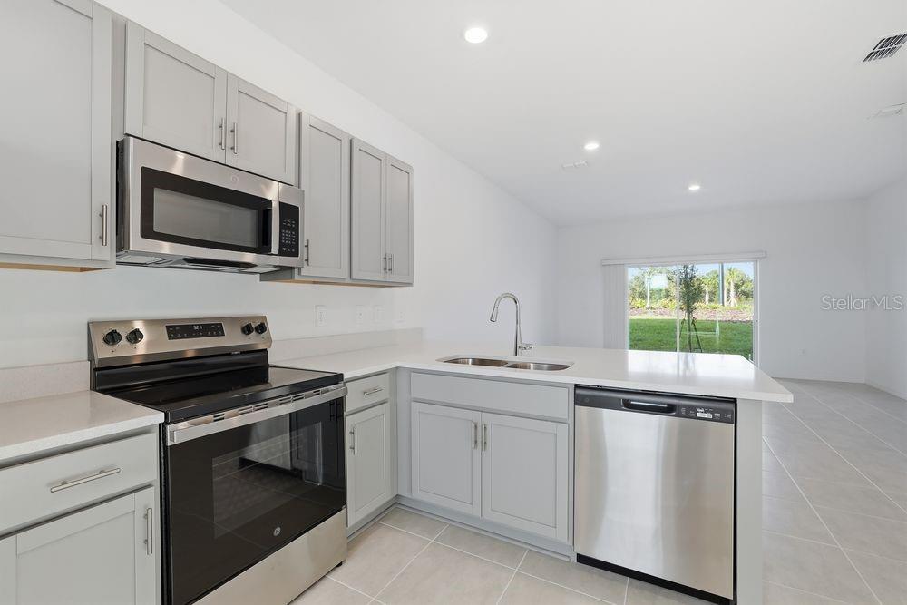 THE TOWNS AT FIRETHORN - Residential