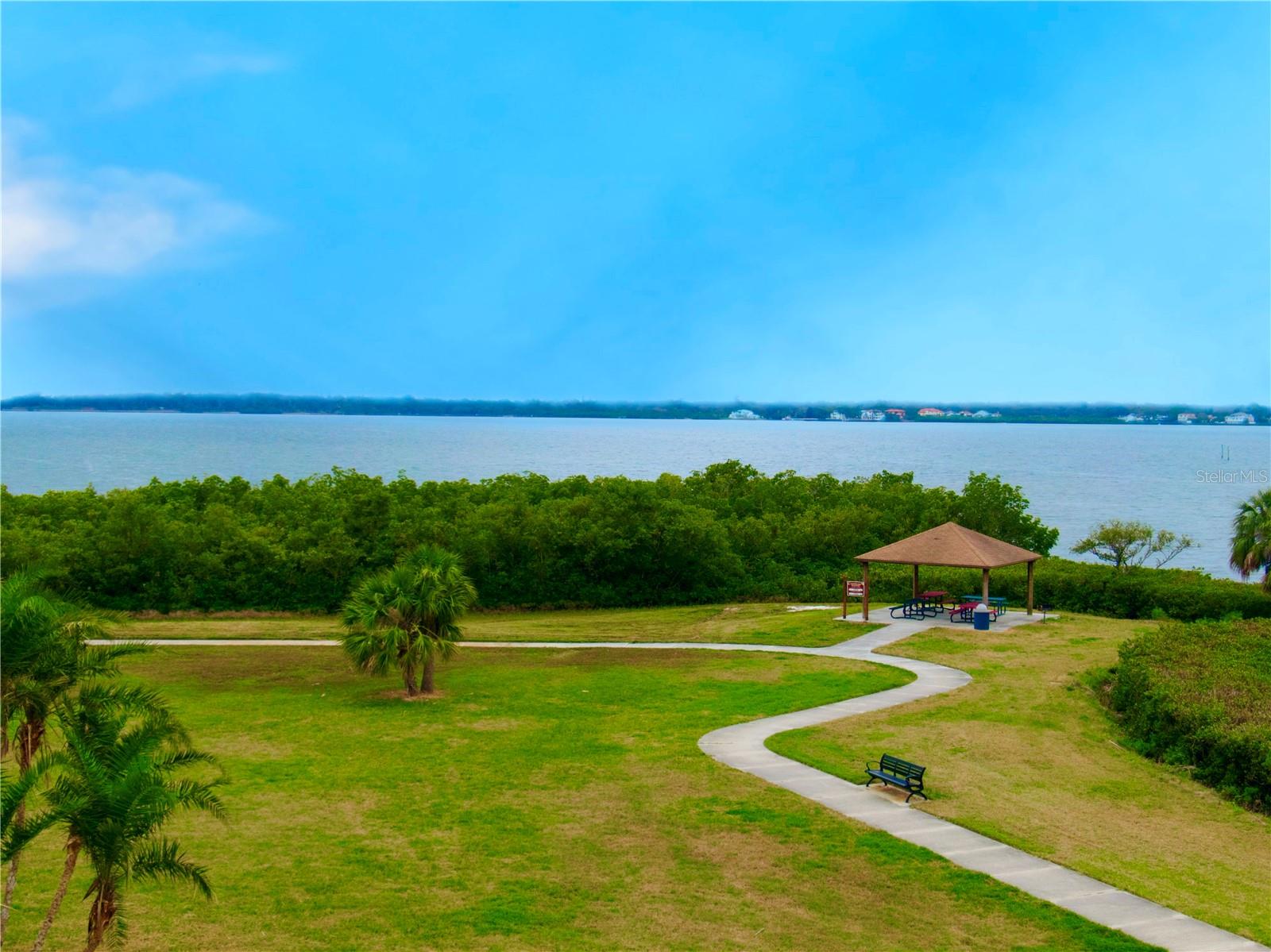 406 SHORE DRIVE W