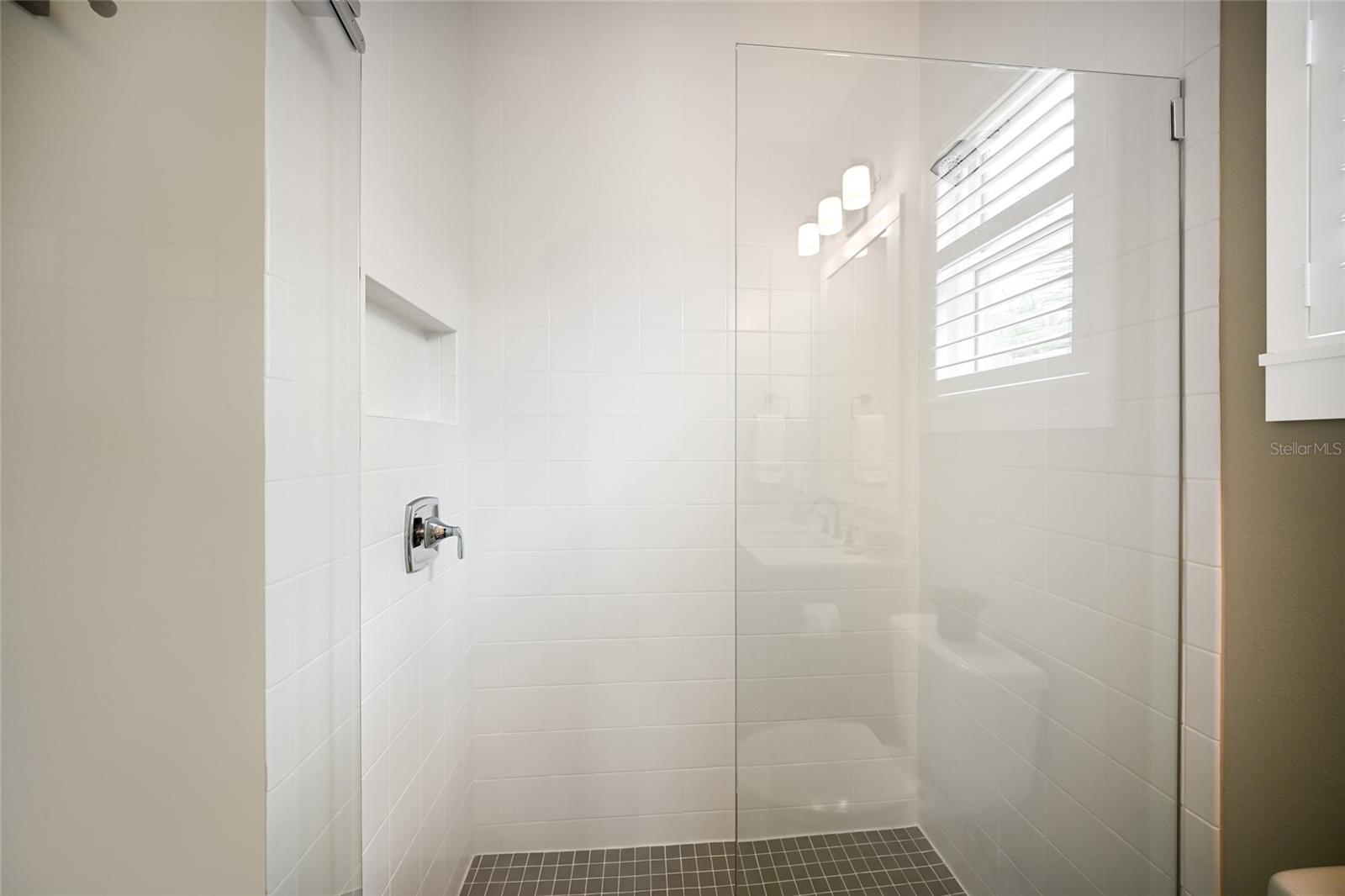LAKEHOUSE COVE AT WATERSIDE PH 1A & 1B - Residential