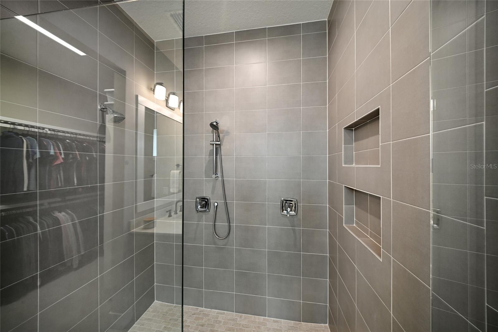LAKEHOUSE COVE AT WATERSIDE PH 1A & 1B - Residential