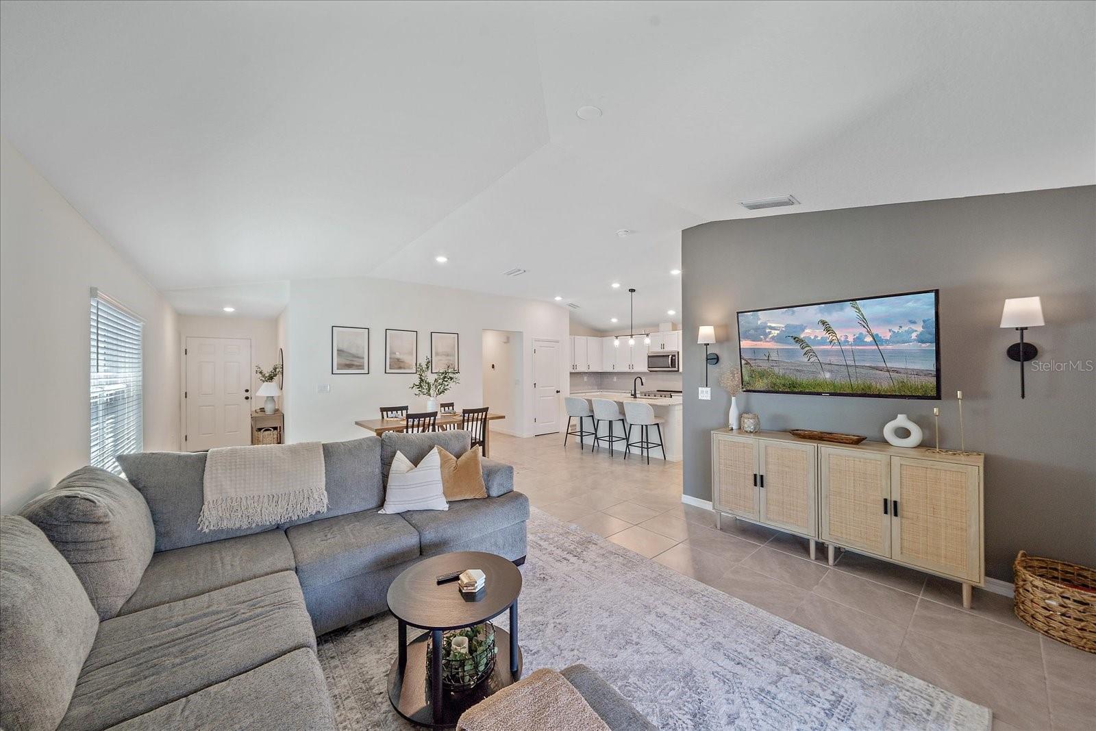 SAWGRASS LAKES PH I-III - Residential Lease