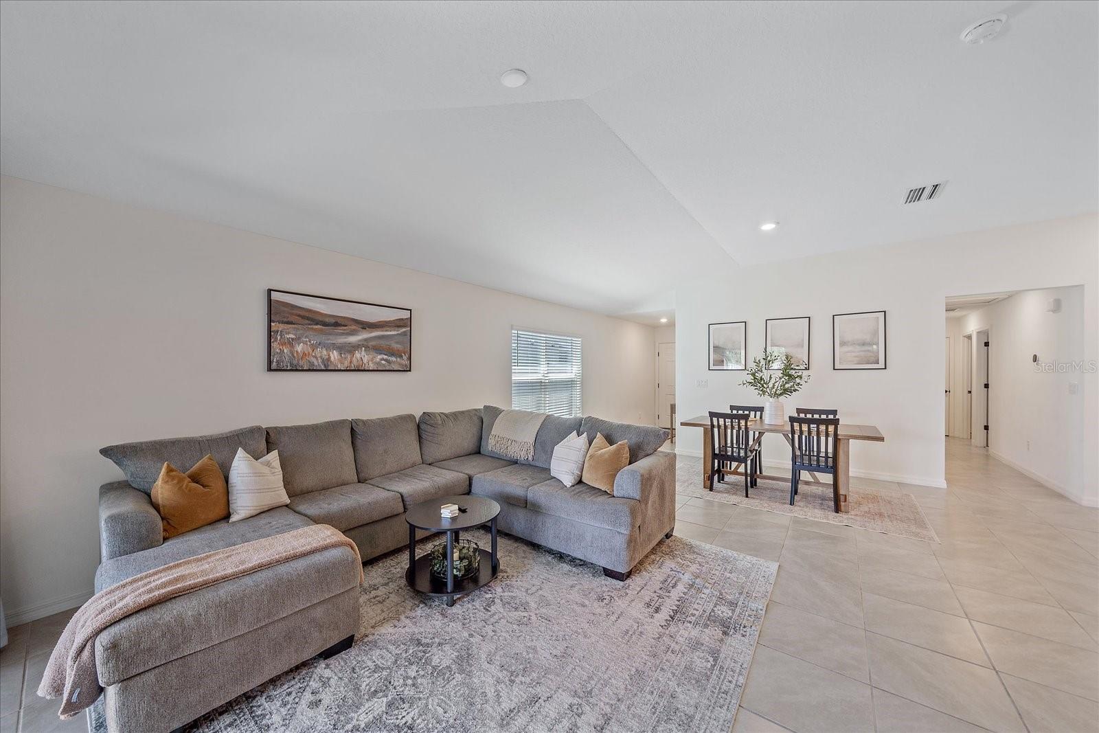 SAWGRASS LAKES PH I-III - Residential Lease