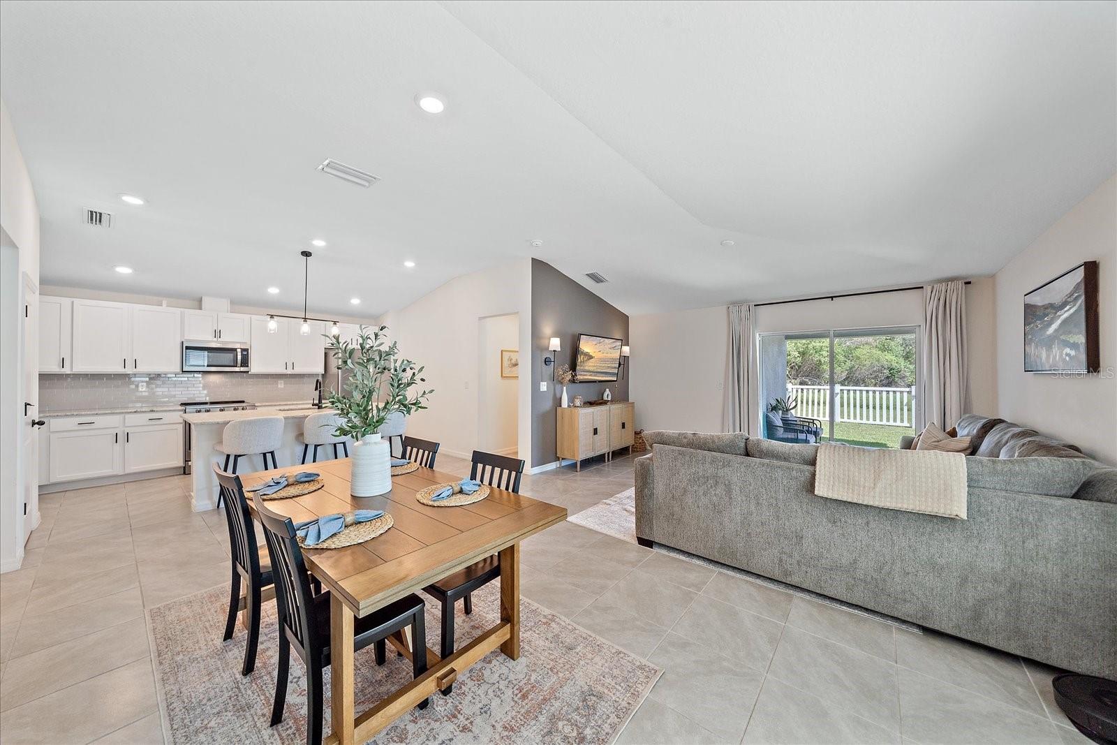 SAWGRASS LAKES PH I-III - Residential Lease