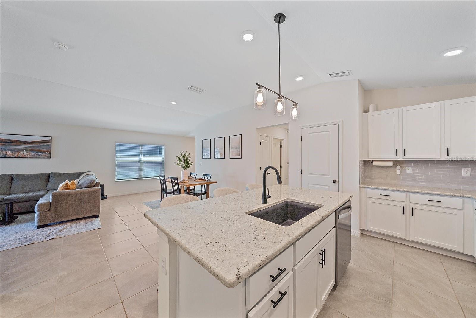 SAWGRASS LAKES PH I-III - Residential Lease