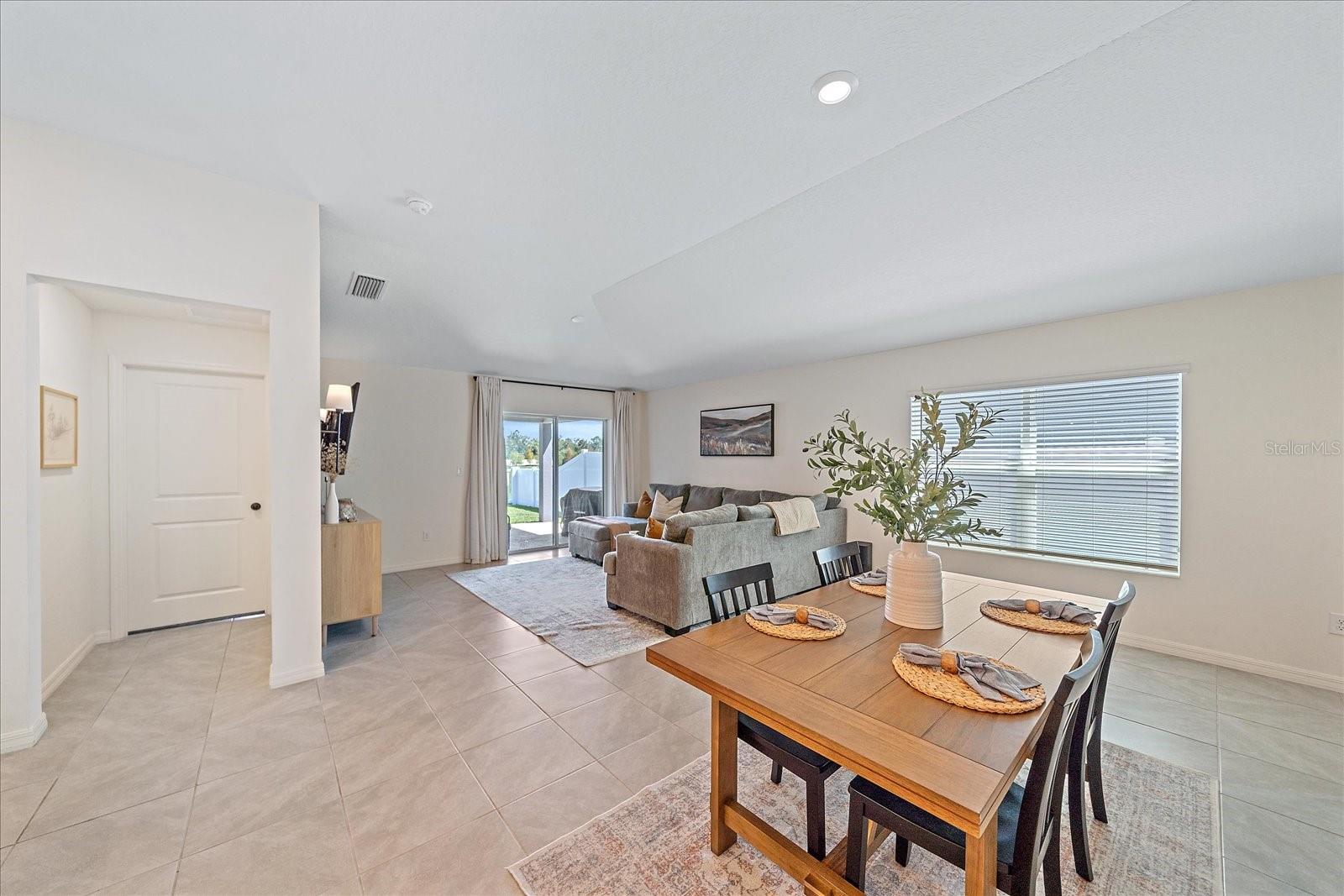 SAWGRASS LAKES PH I-III - Residential Lease