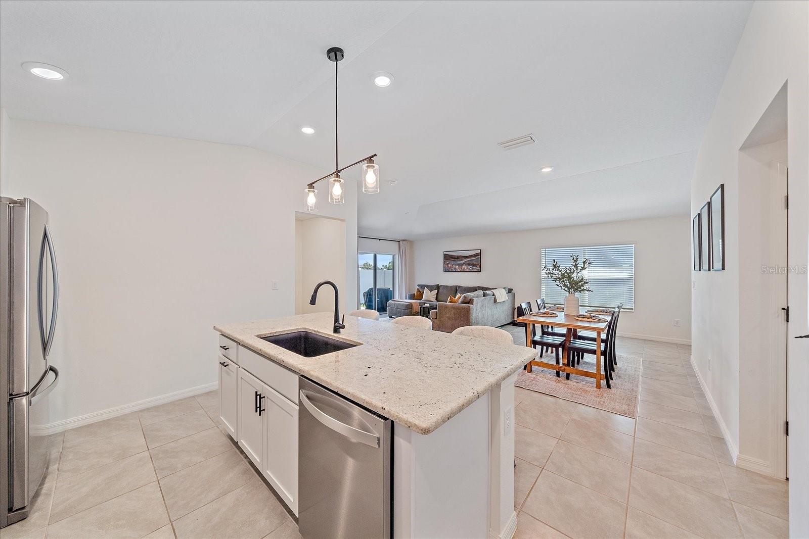 SAWGRASS LAKES PH I-III - Residential Lease