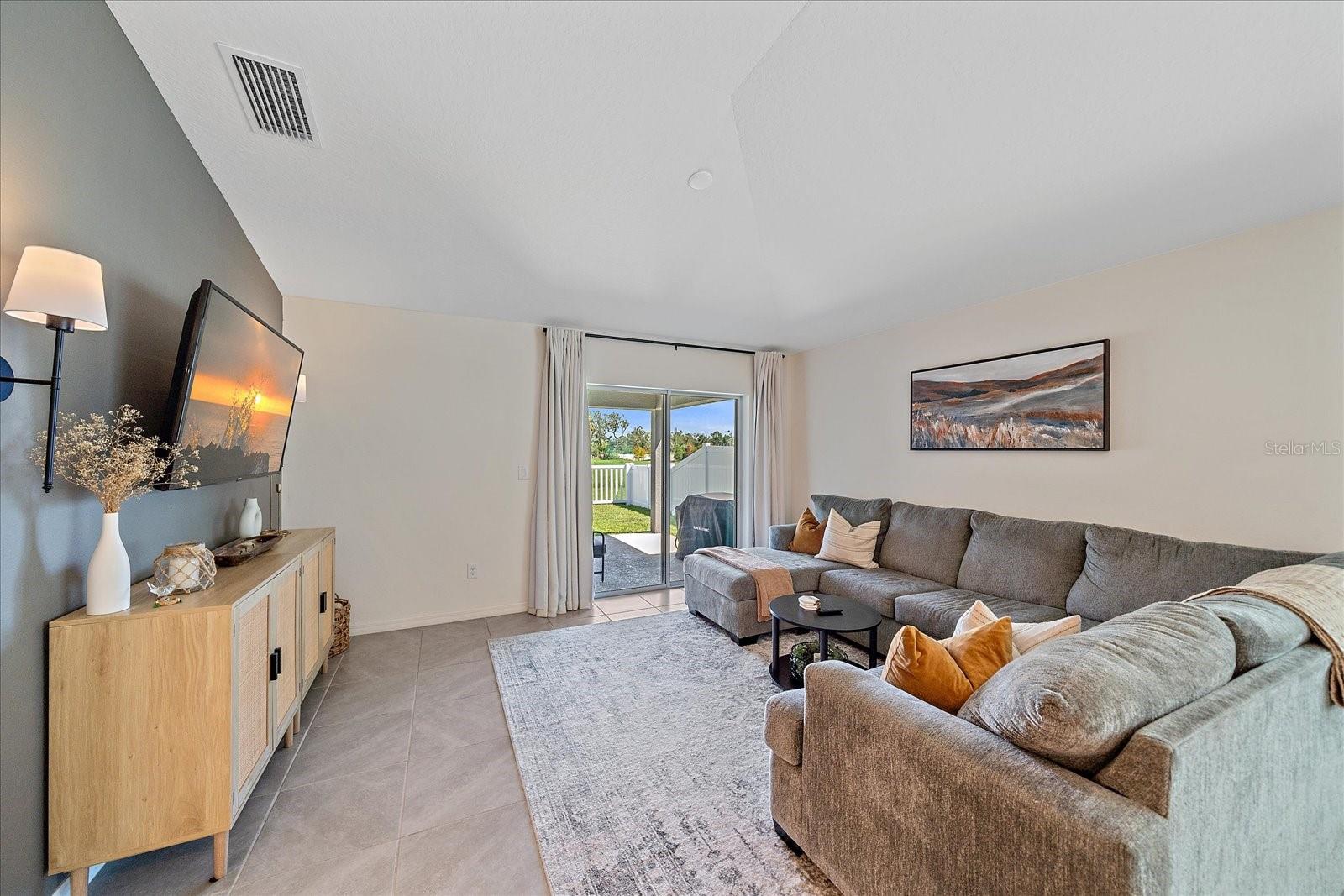 SAWGRASS LAKES PH I-III - Residential Lease