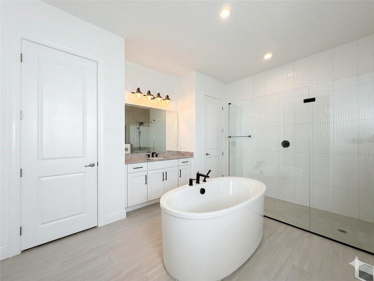 LAUREL POINTE PH 1 - Residential