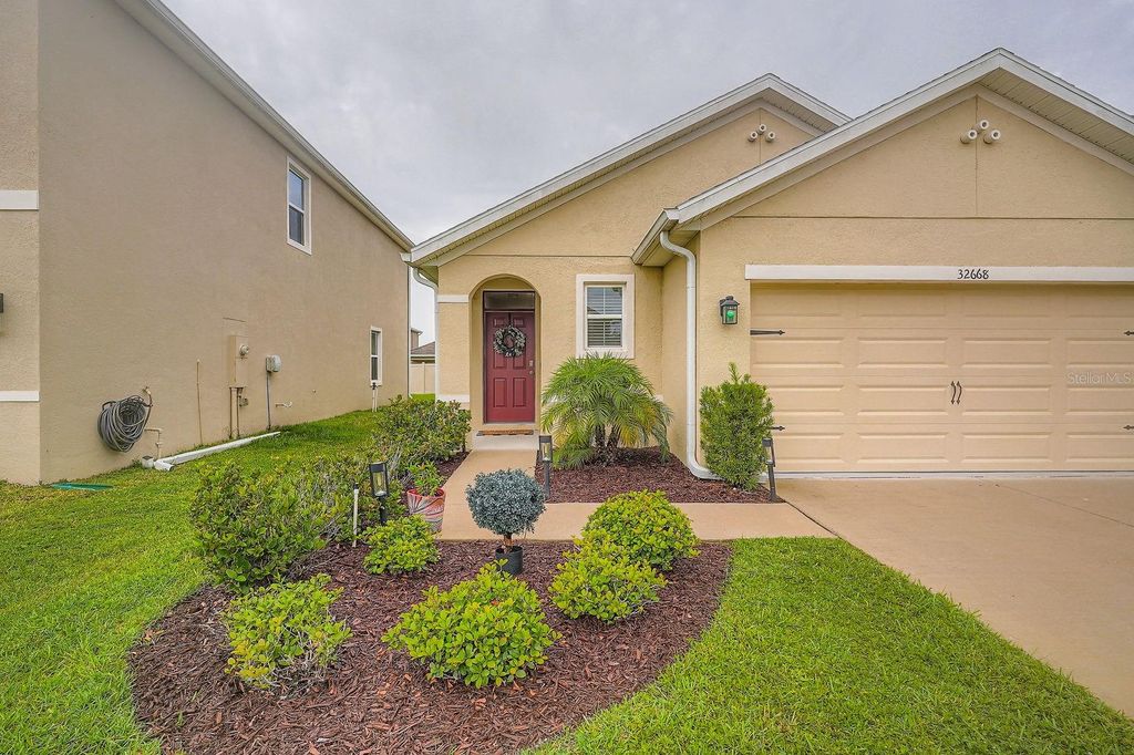 Photo of 32668 Abby Lax Lane, Wesley Chapel, FL 33543 (MLS # L4954140)